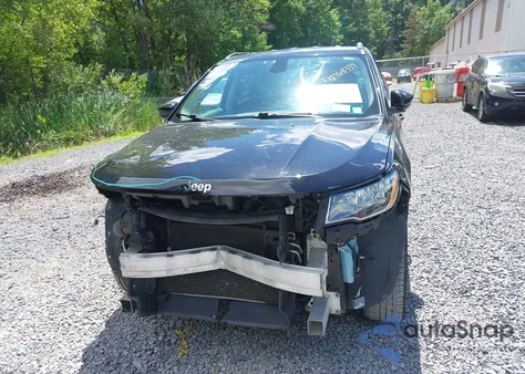 2019 Jeep Compass Latitude 4X4 z USA, uszkodzony, nr VIN 3C4NJDBB3KT648298